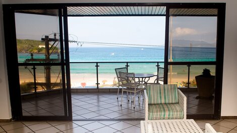 Beautiful and well located 3 bedrooms facing the sea - Praia do Forte...