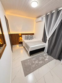Maravilhosa casa com saida para o mar com piscina praia ingleses