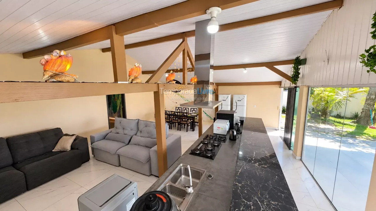 Casa para aluguel de temporada em Florianopolis (Praia dos Ingleses)
