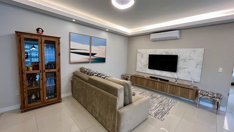 Luxurious apartment in Meia Praia for 6 people.