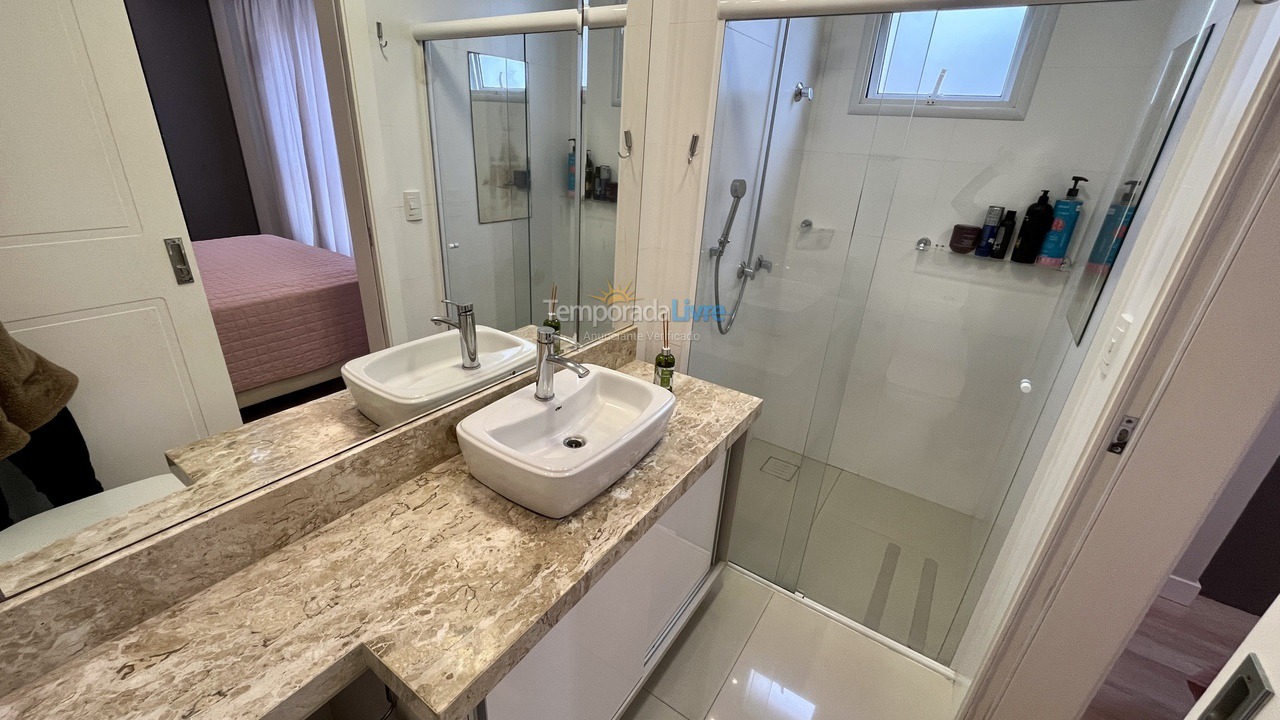 Apartment for vacation rental in Itapema (Meia Praia)