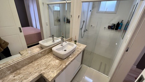 Luxurious apartment in Meia Praia for 6 people.