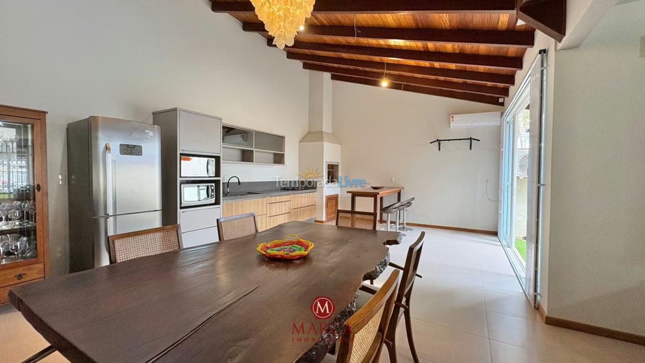 Casa para aluguel de temporada em Bombinhas (Canto Grande)