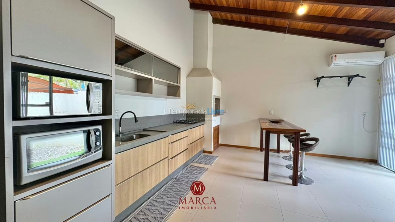 Casa para aluguel de temporada em Bombinhas (Canto Grande)