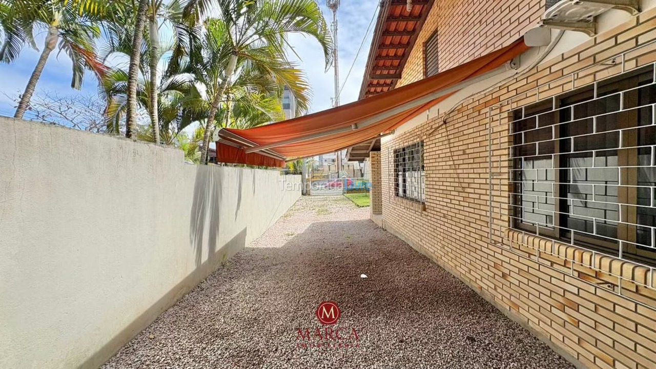 Casa para aluguel de temporada em Bombinhas (Canto Grande)