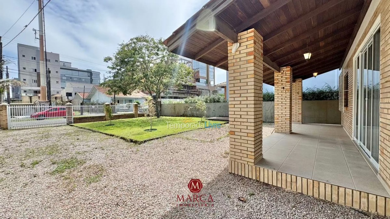 Casa para aluguel de temporada em Bombinhas (Canto Grande)