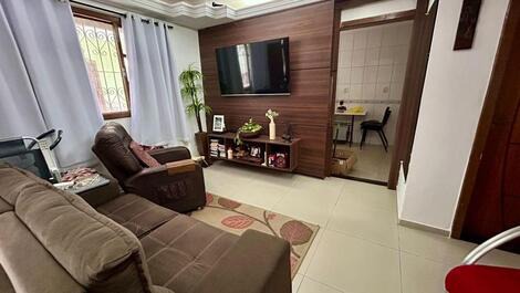 Casa dúplex en una urbanización cerrada.
