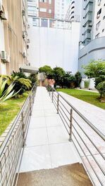 Apartamento a 50 metros de la playa, el paseo marítimo y el centro comercial Atlântico.