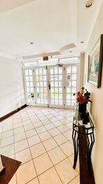 Apartamento a 50 metros de la playa, el paseo marítimo y el centro comercial Atlântico.