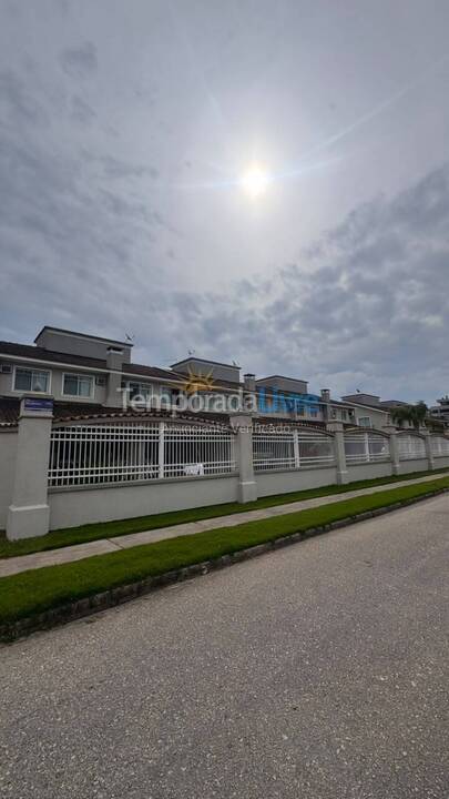 Casa para aluguel de temporada em Governador Celso Ramos (Praia de Palmas)
