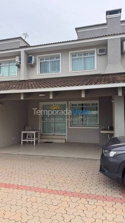 Casa para aluguel de temporada em Governador Celso Ramos (Praia de Palmas)