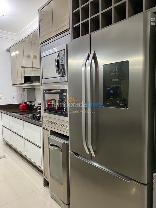 Apartamento para aluguel de temporada em Bombinhas (Praia de Bombas)