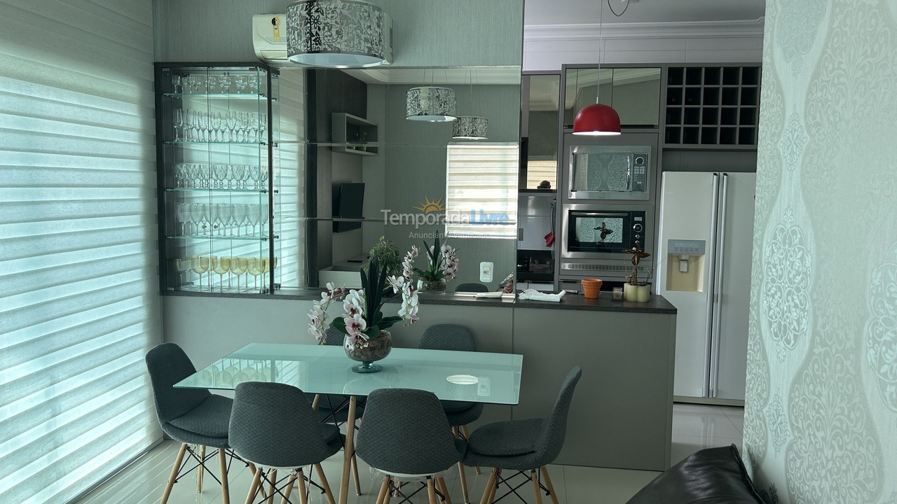 Apartamento para aluguel de temporada em Bombinhas (Praia de Bombas)