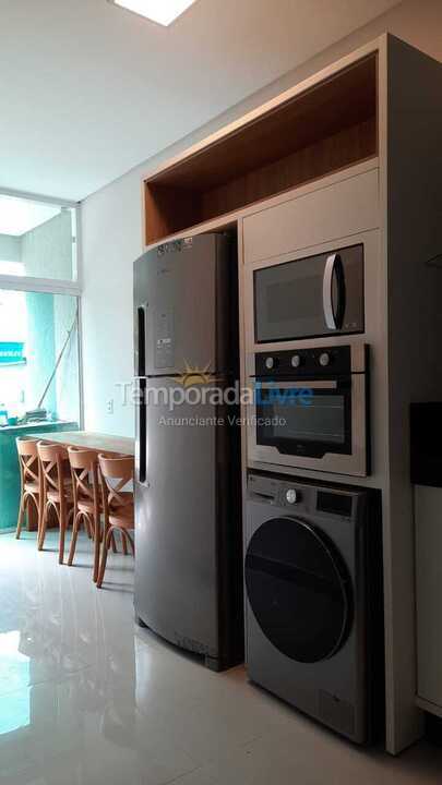 Casa para aluguel de temporada em Bombinhas (Canto Grande)