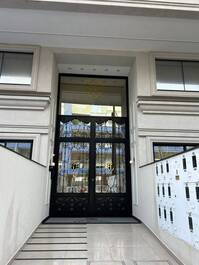 APARTAMENTO NUEVO CON 2 HABITACIONES, SUITES, ASCENSOR, A 80 METROS DEL MAR, MÁXIMO 6 PERSONAS.