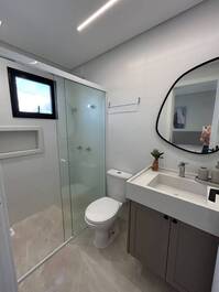 APARTAMENTO NUEVO CON 2 HABITACIONES, SUITES, ASCENSOR, A 80 METROS DEL MAR, MÁXIMO 6 PERSONAS.