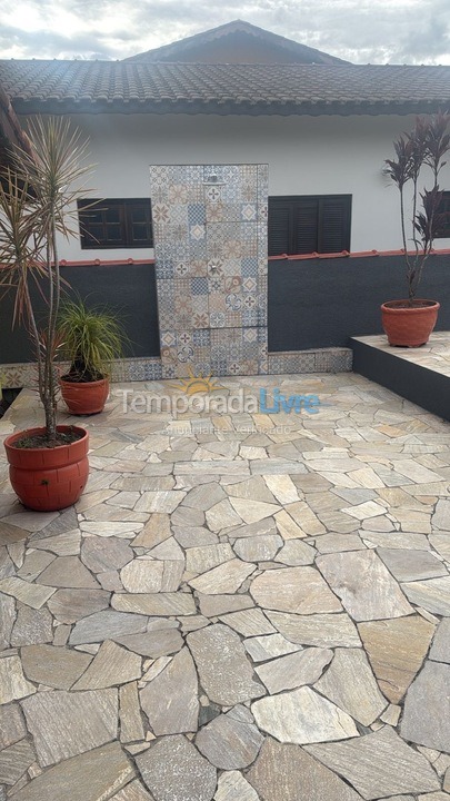 Casa para alquiler de vacaciones em Bertioga (Condominio Morada da Praia)