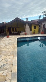 Hermosa vista de la residencia en la playa de Boraceia