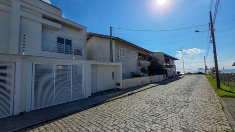 Luxury - beachfront - upscale Ubatuba - sleeps 8, 3 suites