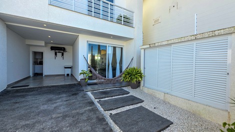 Luxury - beachfront - upscale Ubatuba - sleeps 8, 3 suites