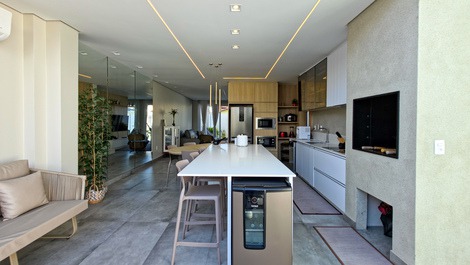 Luxury - beachfront - upscale Ubatuba - sleeps 8, 3 suites