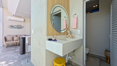 Luxury - beachfront - upscale Ubatuba - sleeps 8, 3 suites