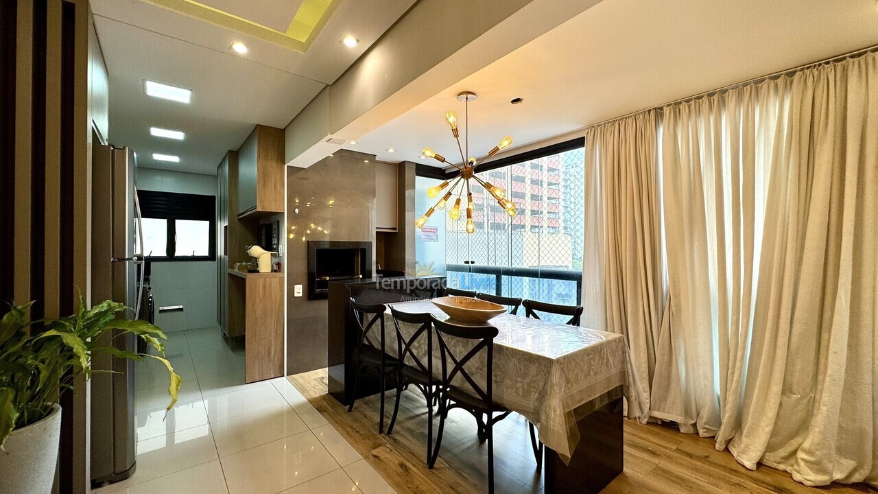 Apartamento para aluguel de temporada em Guarujá (Pitangueiras)
