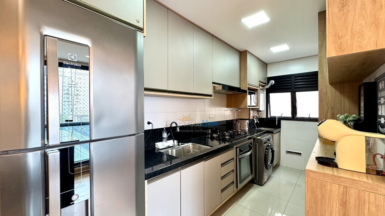 Apartamento para aluguel de temporada em Guarujá (Pitangueiras)