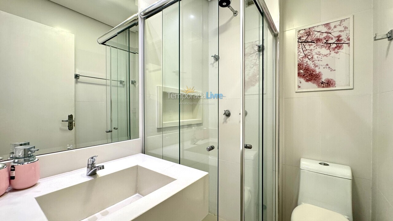 Apartamento para aluguel de temporada em Guarujá (Pitangueiras)