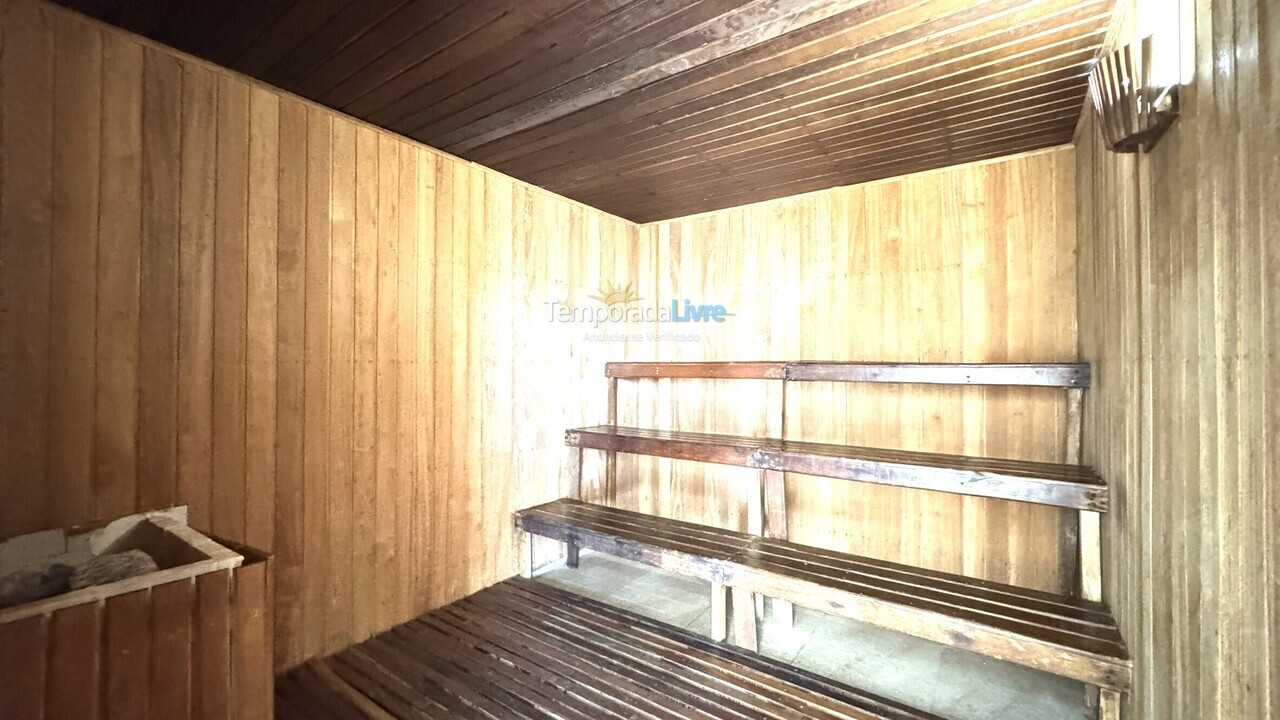 Apartamento para aluguel de temporada em Guarujá (Pitangueiras)