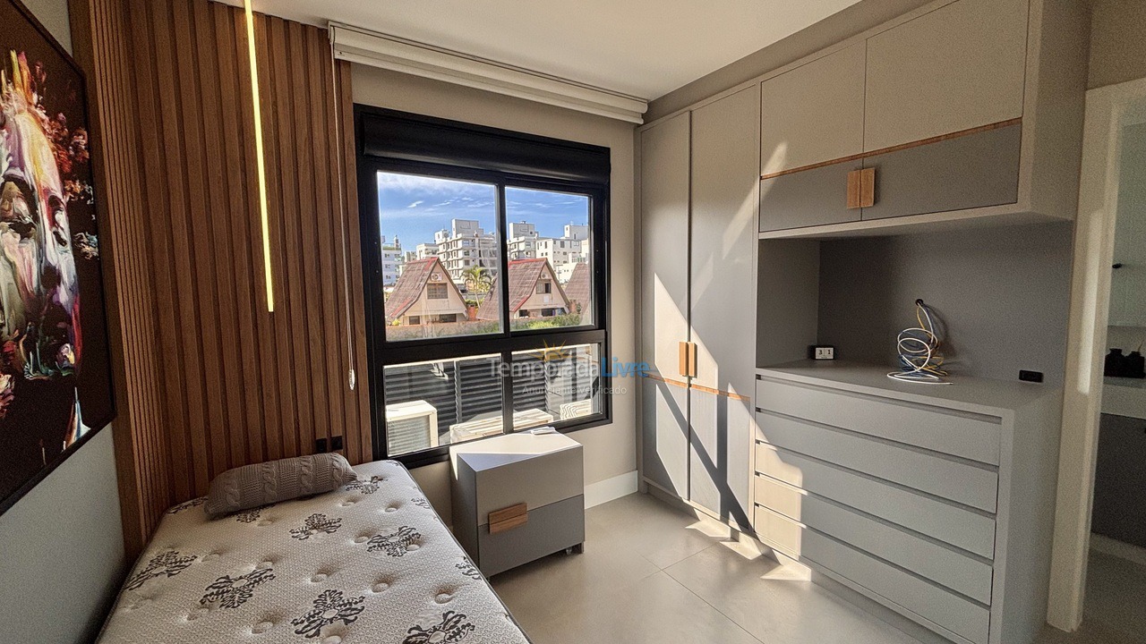 Apartamento para aluguel de temporada em Governador Celso Ramos (Praia de Palmas)
