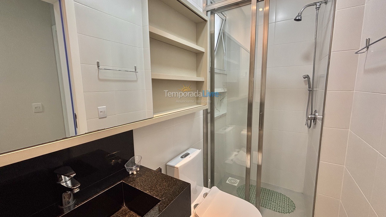 Apartamento para aluguel de temporada em Governador Celso Ramos (Praia de Palmas)