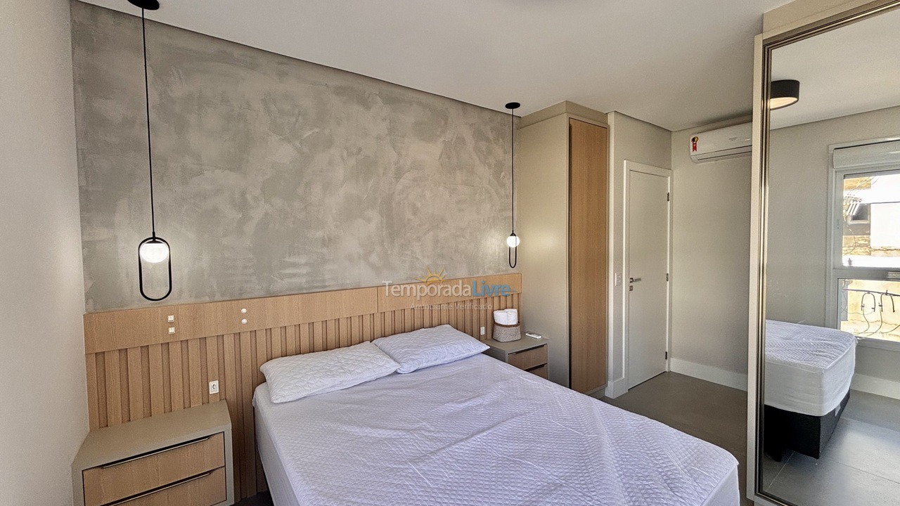 Apartamento para aluguel de temporada em Governador Celso Ramos (Praia de Palmas)