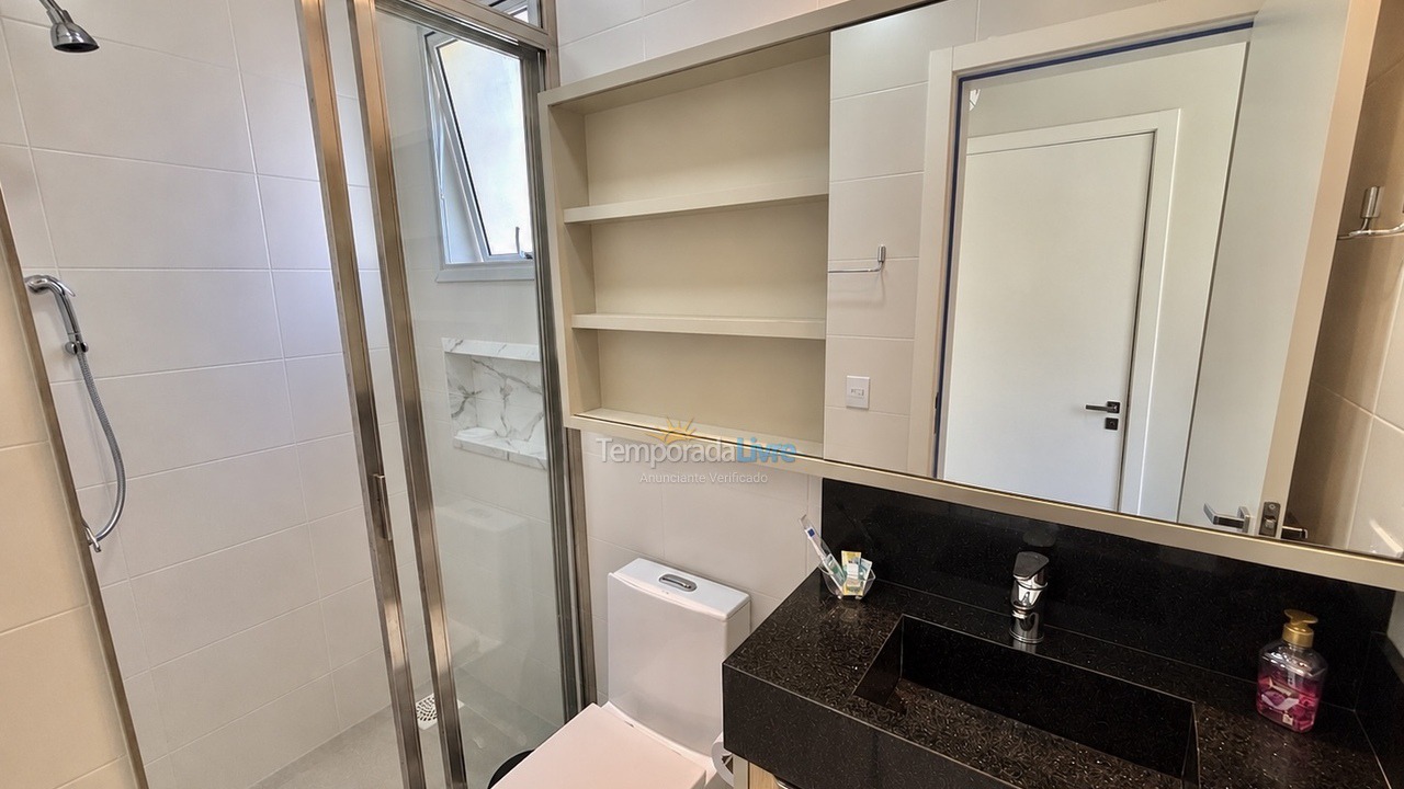 Apartamento para aluguel de temporada em Governador Celso Ramos (Praia de Palmas)
