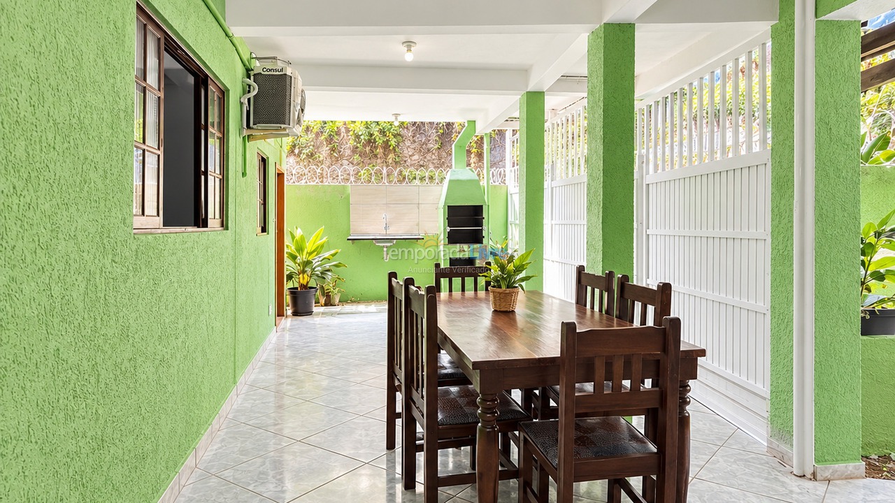 Casa para aluguel de temporada em Ubatuba (Praia das Toninhas)