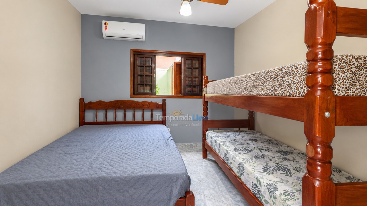 Casa para aluguel de temporada em Ubatuba (Praia das Toninhas)