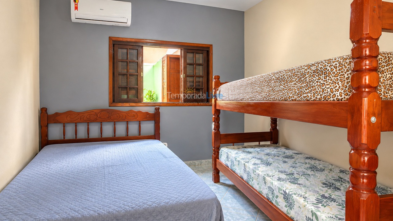 Casa para aluguel de temporada em Ubatuba (Praia das Toninhas)