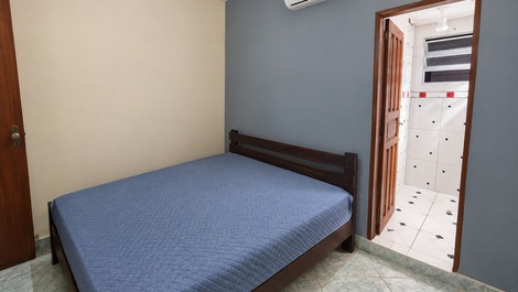 Casa com ar-condicionado e churrasqueira apenas 450 metros do mar