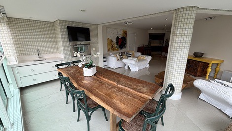 Apartamento em Riviera próximo a praia e com vista parcial