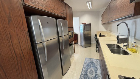 Apartamento em Riviera próximo a praia e com vista parcial