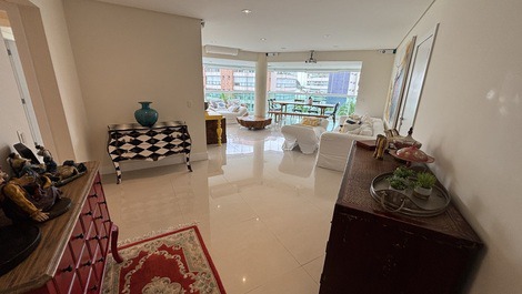 Apartamento em Riviera próximo a praia e com vista parcial