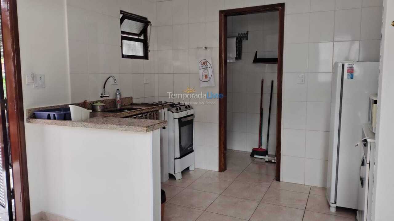 Apartamento para aluguel de temporada em Ubatuba (Praia das Toninhas)