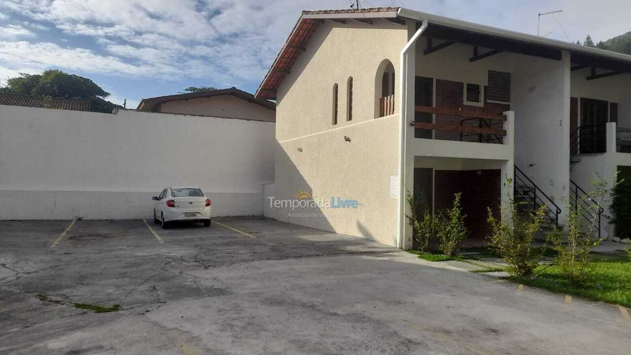 Apartamento para aluguel de temporada em Ubatuba (Praia das Toninhas)