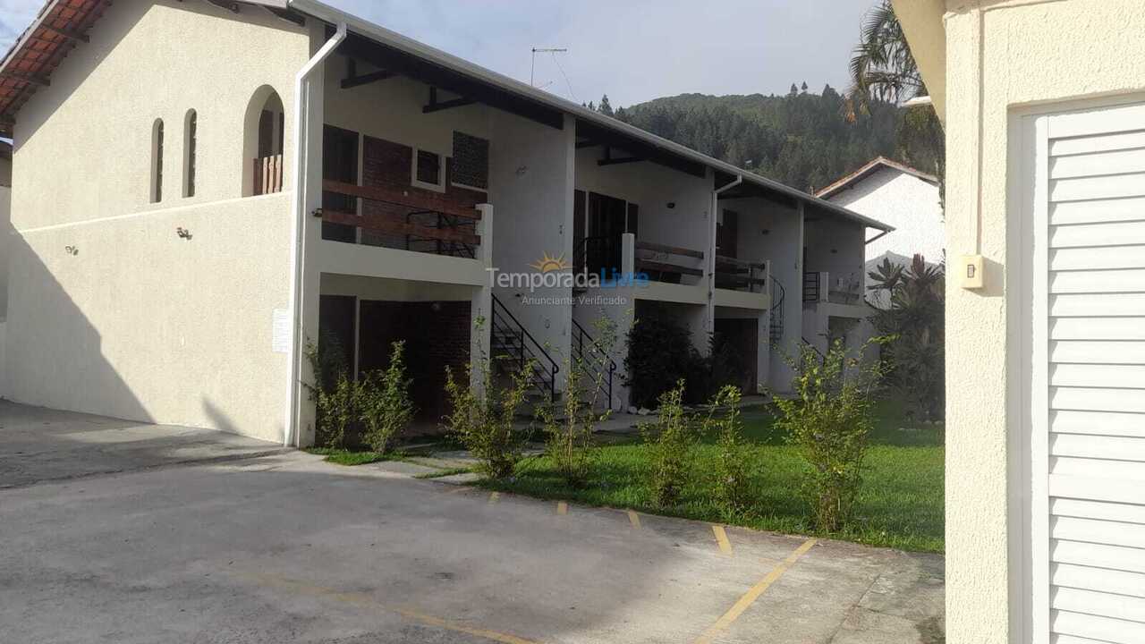 Apartamento para aluguel de temporada em Ubatuba (Praia das Toninhas)