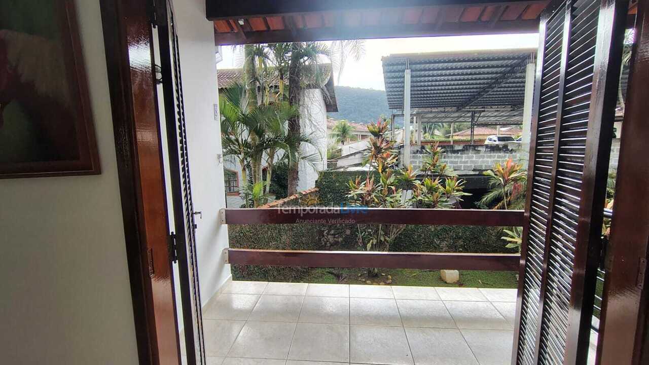 Apartamento para aluguel de temporada em Ubatuba (Praia das Toninhas)