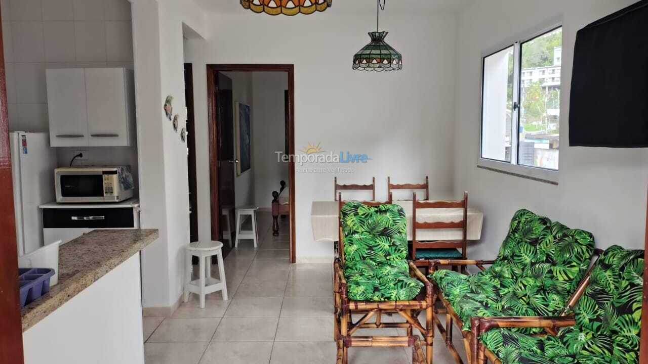 Apartamento para aluguel de temporada em Ubatuba (Praia das Toninhas)