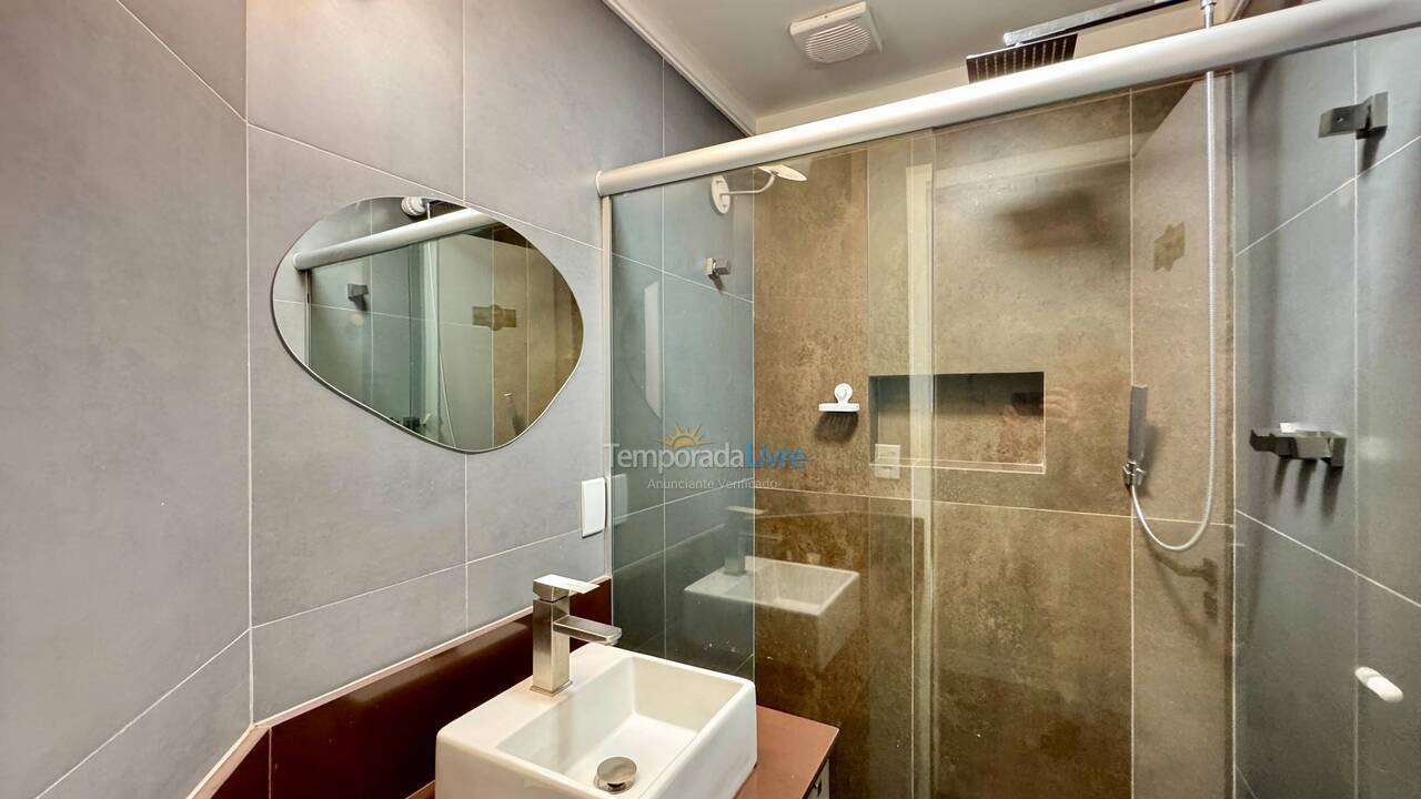Apartamento para aluguel de temporada em Guarujá (Pitangueiras)