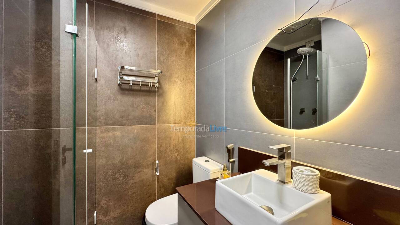 Apartamento para aluguel de temporada em Guarujá (Pitangueiras)