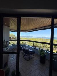 Espectacular apartamento con vistas al mar.
