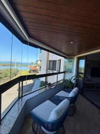 Espectacular apartamento con vistas al mar.